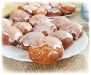 pączki usmażone i polukrowane
